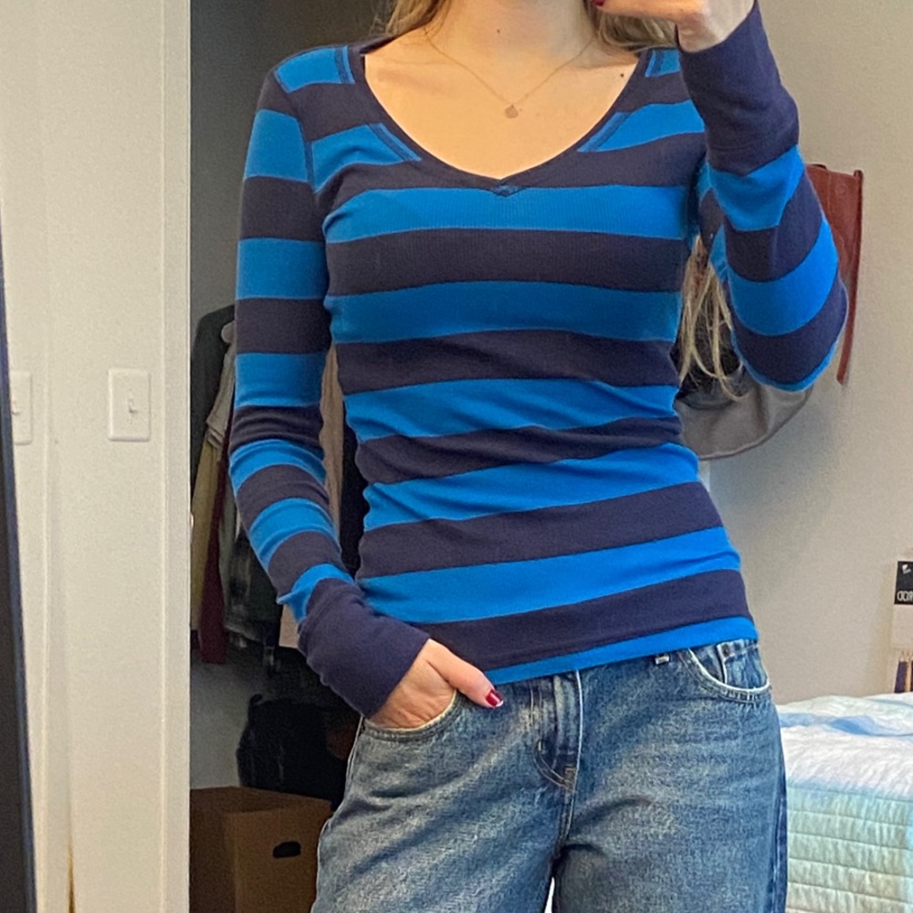 Vintage Y2K SO Medium Women’s Fitted Blue Striped V-Neck Long Sleeve Top - Picture 3 of 5